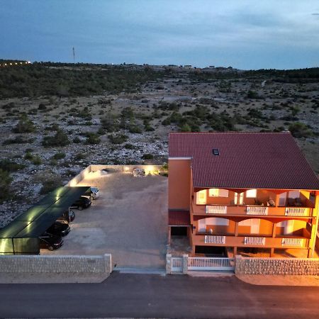 Apartamento Kameni Put Ražanac Exterior foto
